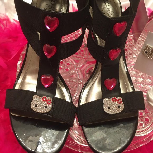 ADORABLE sandals and matching earings with hello kitty and crystal details! - Picture 11 of 11